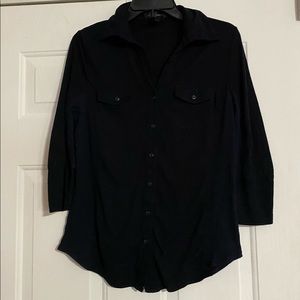 89th & Madison ladies blouse is a size Medium.